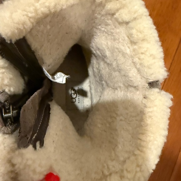 UGG Boots - Picture 8 of 8